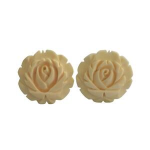1950s 1960s Made in Japan Carved Cream Colored Shell Flower Clip Earrings